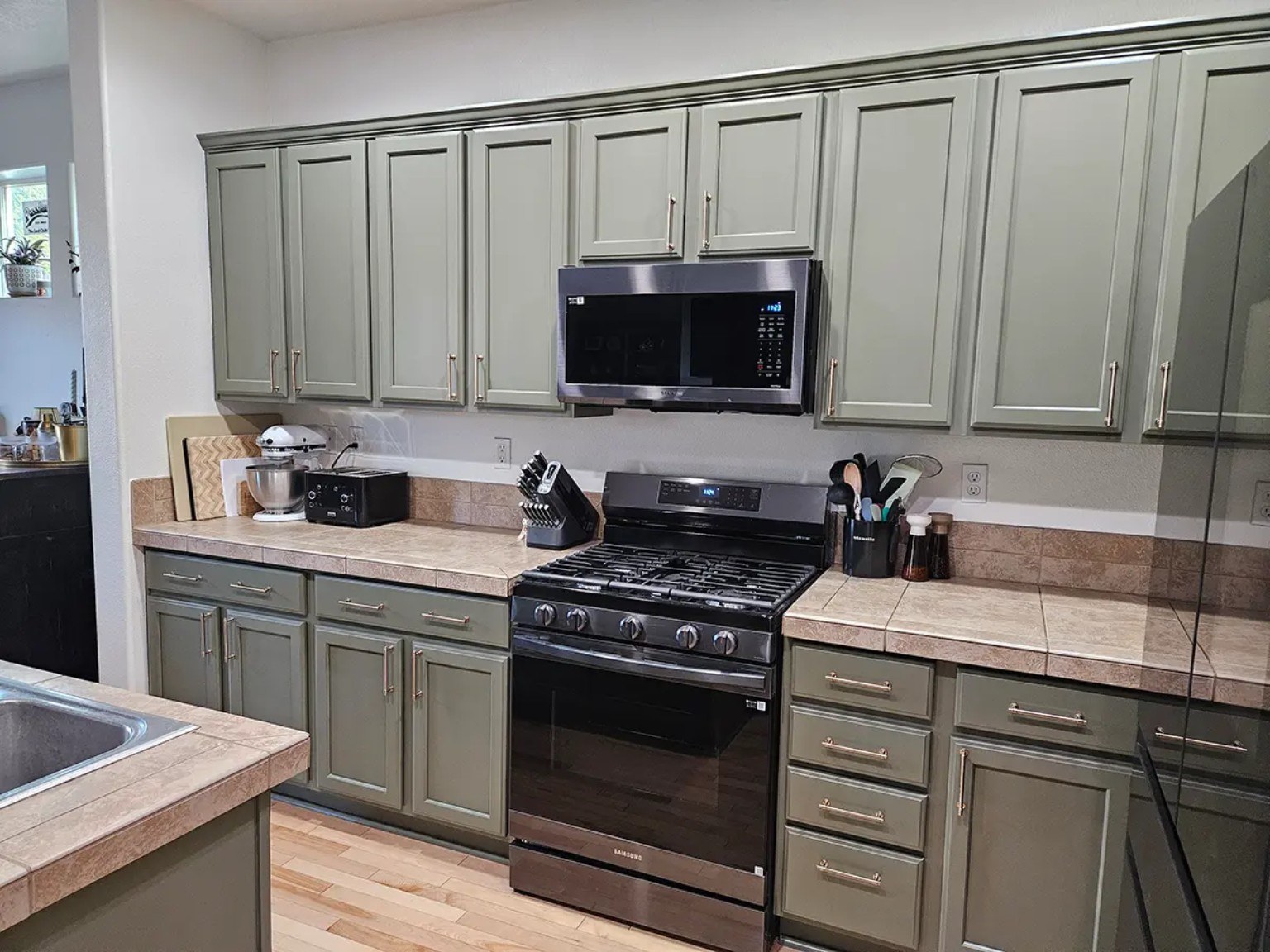 Professionally refinished kitchen cabinets by Riversons Painting